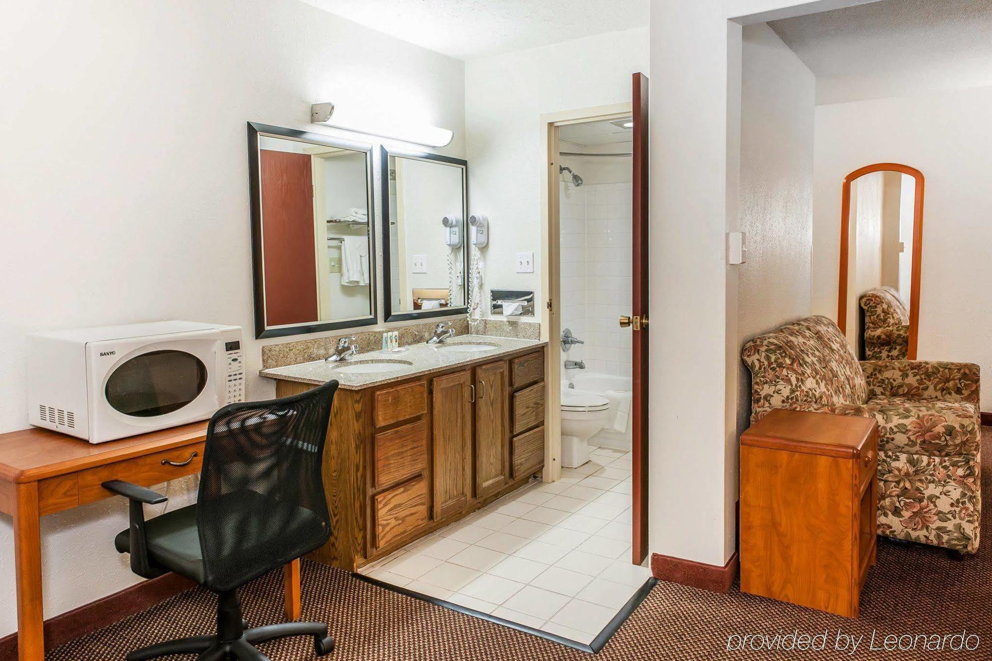 Quality Inn South Indianapolis Buitenkant foto